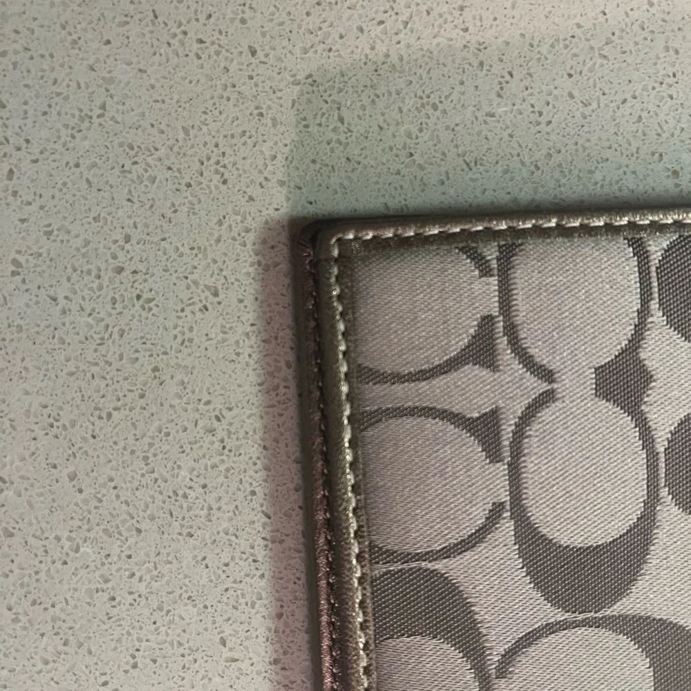COACH‎ Vintage Monogram Wallet  (Like new condition)